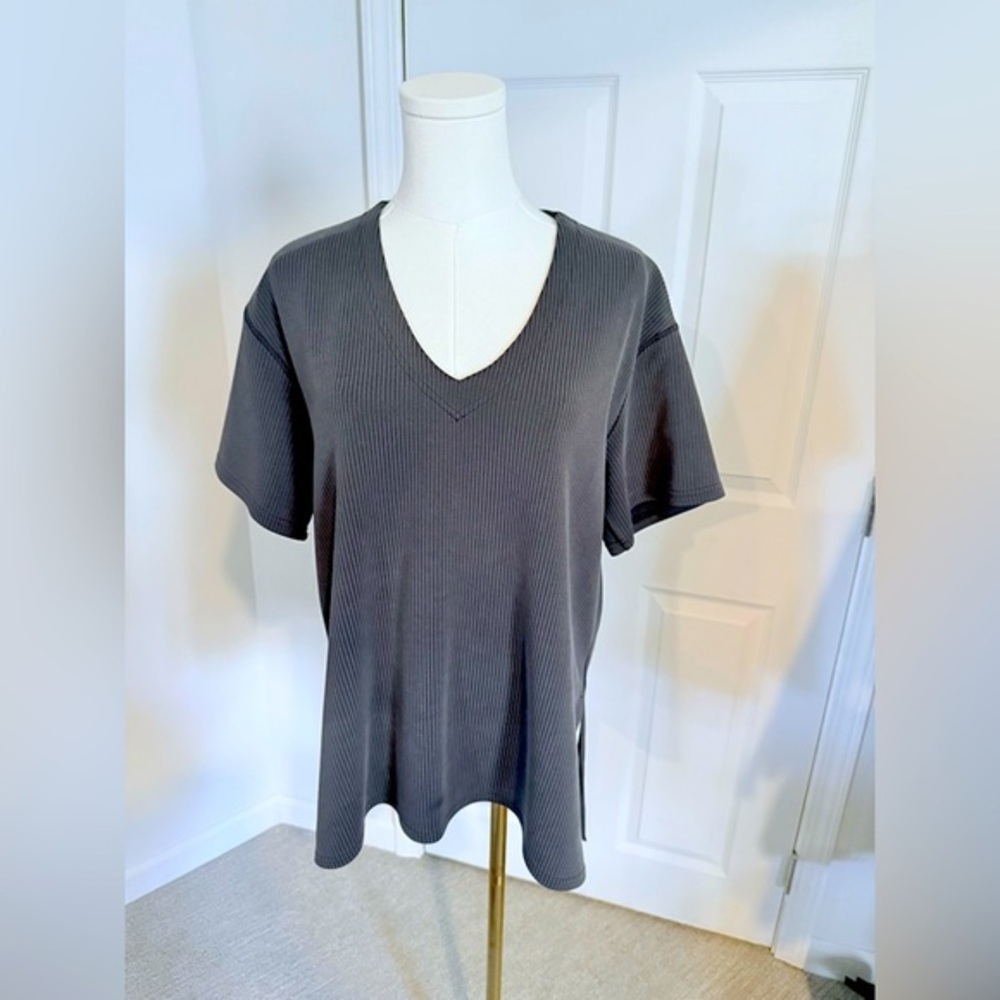 Lululemon Ribbed V-Neck Short Sleeve Top - Size 4 (Medium Equivalent)